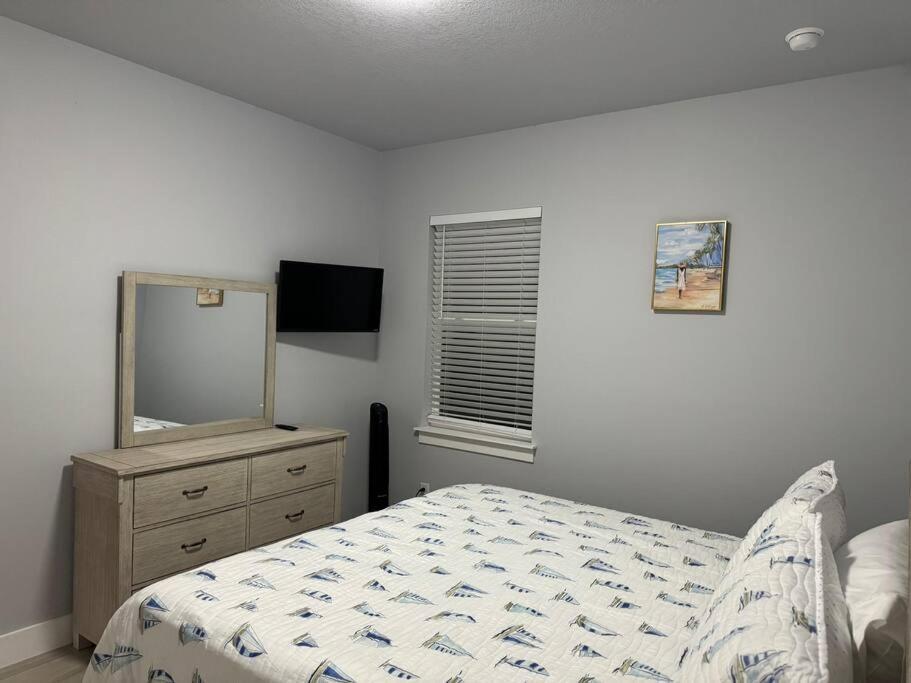Brand New Tampa Oasis With Private Jacuzzi Retreat Villa Lutz Bagian luar foto