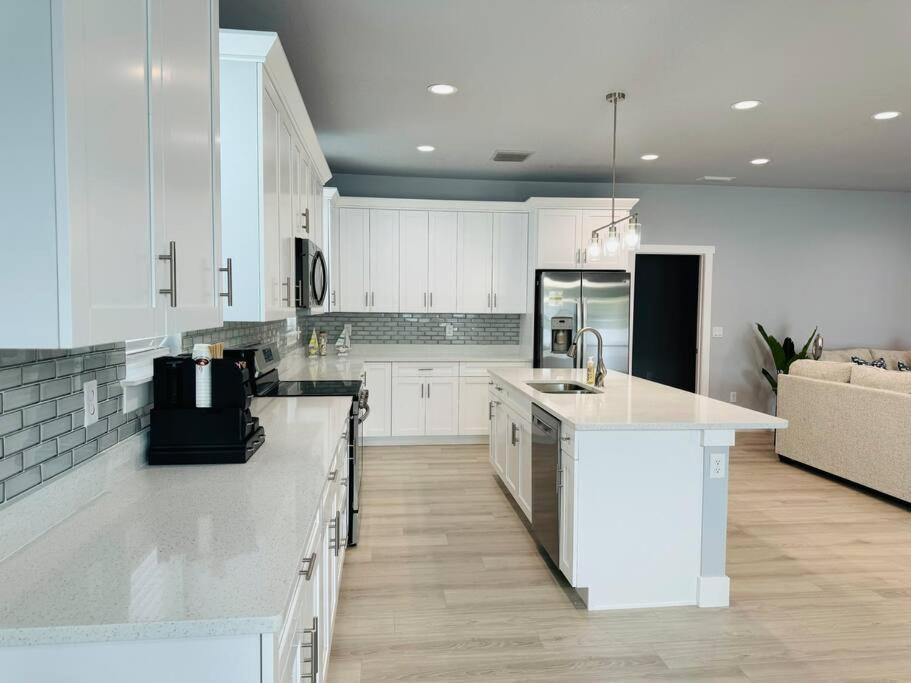 Brand New Tampa Oasis With Private Jacuzzi Retreat Villa Lutz Bagian luar foto