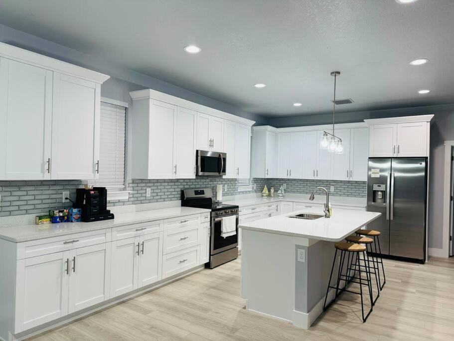 Brand New Tampa Oasis With Private Jacuzzi Retreat Villa Lutz Bagian luar foto