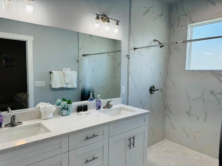 Brand New Tampa Oasis With Private Jacuzzi Retreat Villa Lutz Bagian luar foto