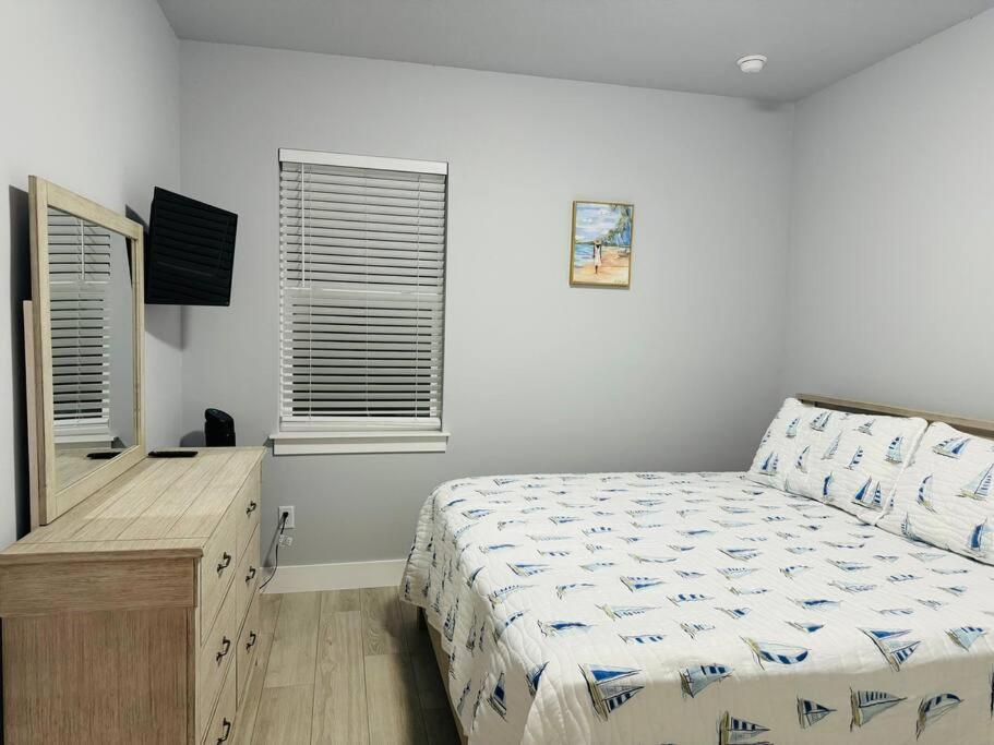 Brand New Tampa Oasis With Private Jacuzzi Retreat Villa Lutz Bagian luar foto