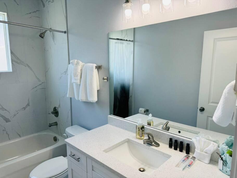 Brand New Tampa Oasis With Private Jacuzzi Retreat Villa Lutz Bagian luar foto