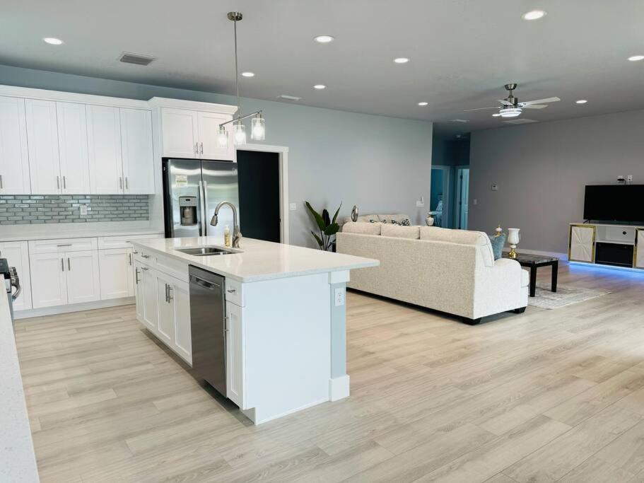 Brand New Tampa Oasis With Private Jacuzzi Retreat Villa Lutz Bagian luar foto